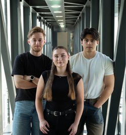 v. l. n. r.: Serkan, Julia, Kevin
Copyright © Jacob Kopeinig 2025 WhatsApp_Image_2025-11-16_at_14